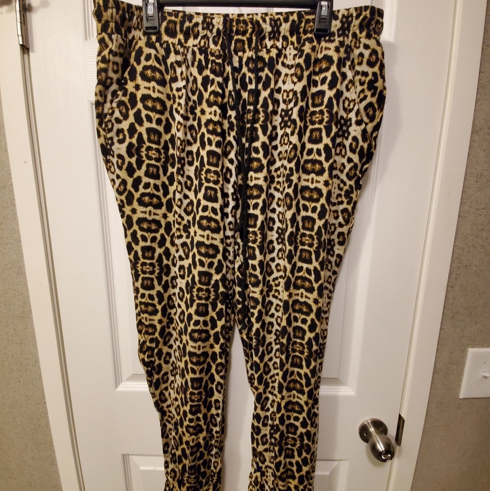 Paper Tee Womens Plus size Joggers 2X